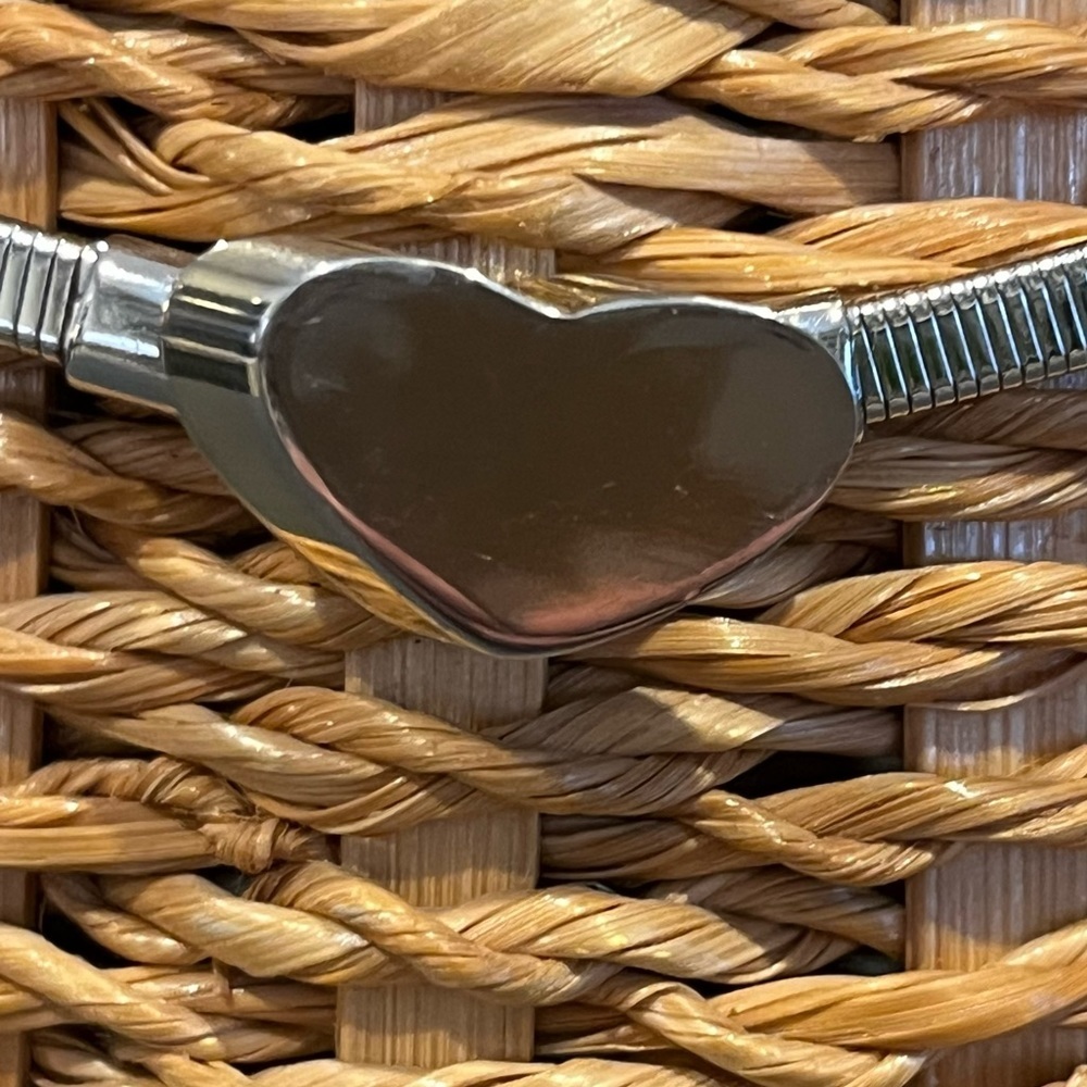 Vintage Women’s Silver Belt 24” End to End Stretches to 28” Heart Closure 80’s